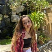 Profesora titulada en periodismo y comunicación imparte clases de castellano
